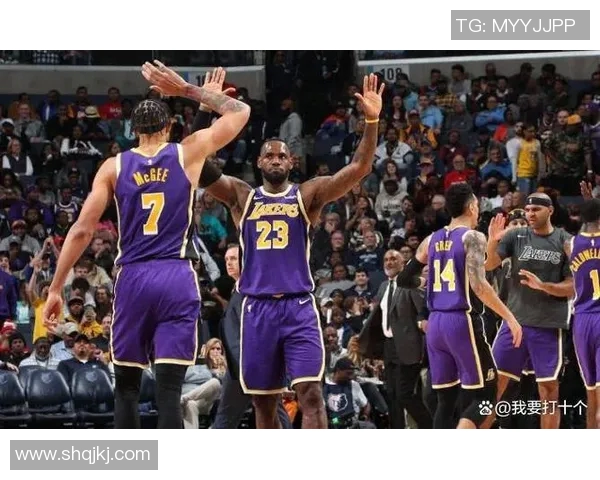 詹姆斯领导湖人取得四连胜，夺得东部榜首位置